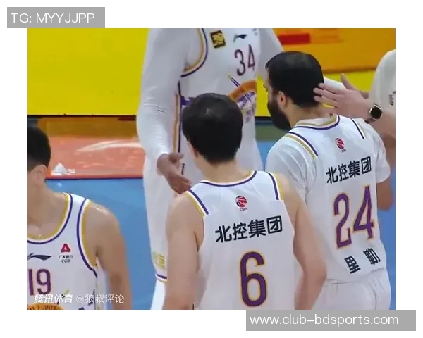 周琦半场表现出色攻守兼备贡献7分4板1断1帽正负值高达12