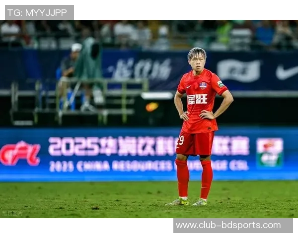 梅州队凭借茹子楠远射小角度破门暂时领先海牛队